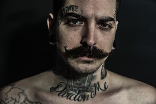 tatouage cou 81