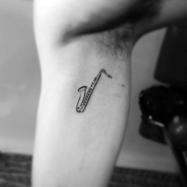 tatouage saxophone 17