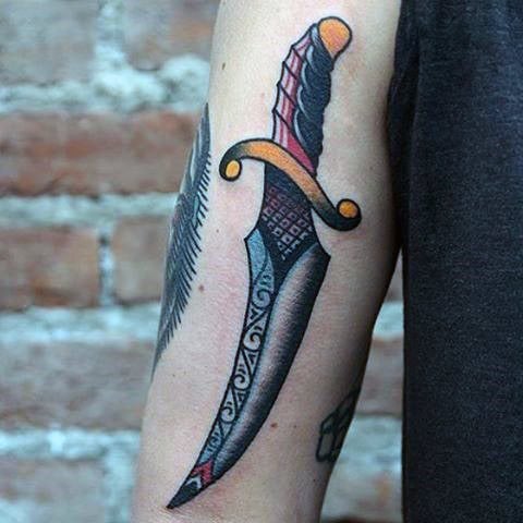 tatouage couteau 326