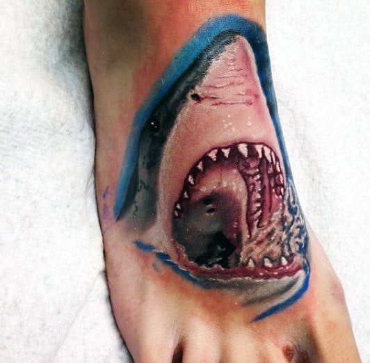 tatouage requin 182