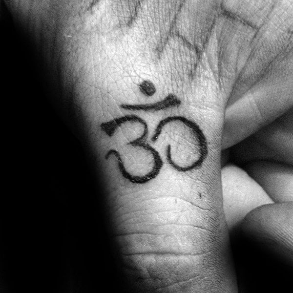 tatouage symbole om 99