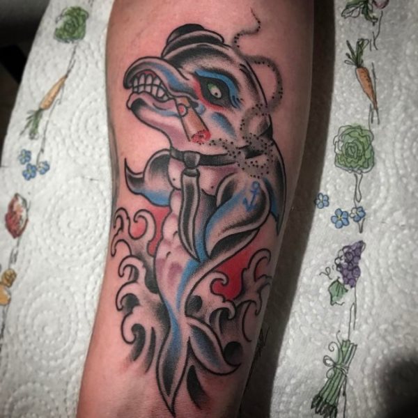 tatouage dauphin 65