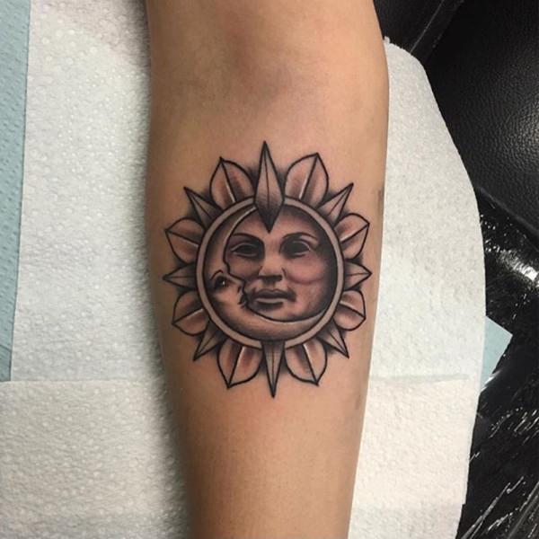 tatouage soleil 197