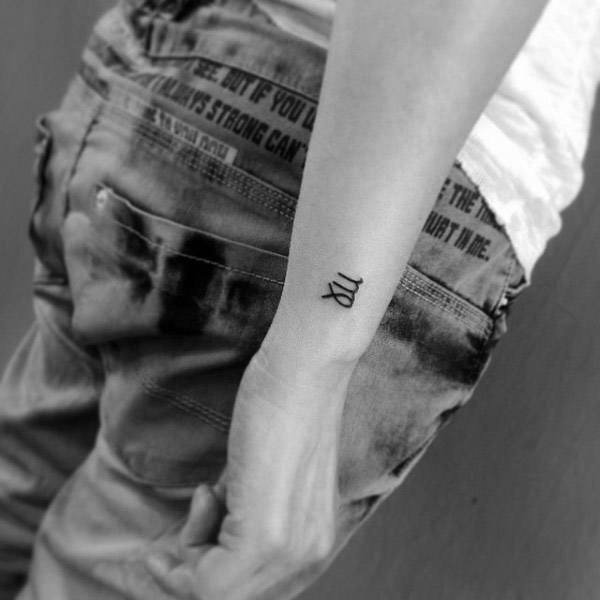 tatouage signe vierge 83