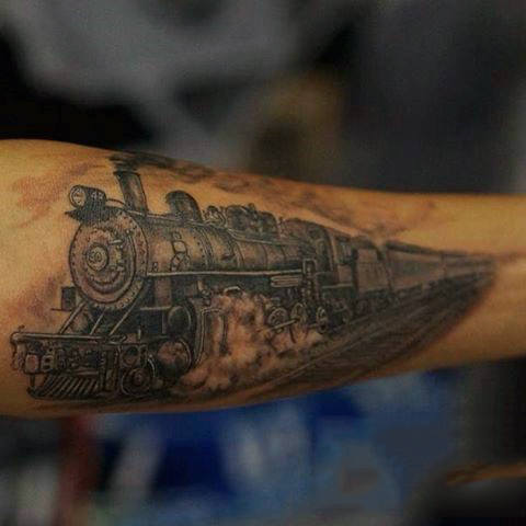 tatouage train 40