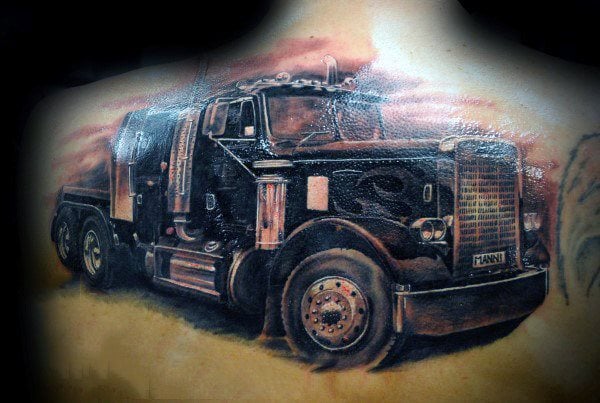 Tatouage de camion : Significations, dessins et idées les plus tatouées