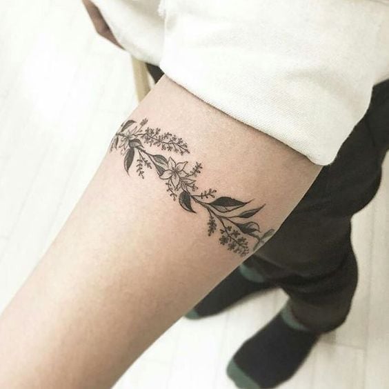 tatouage fleur grimpante 190