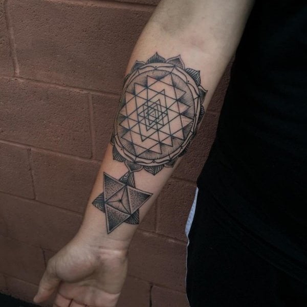 tatouage geométrique 1022
