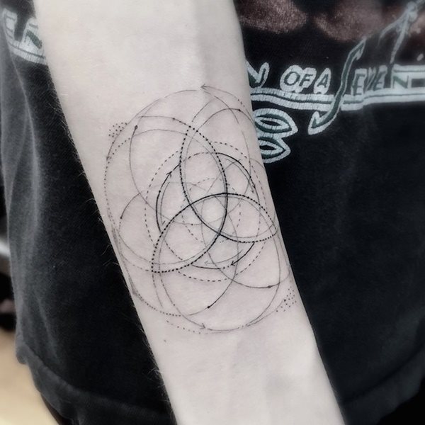 tatouage geométrique 168