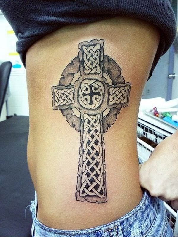 tatouage croix 74