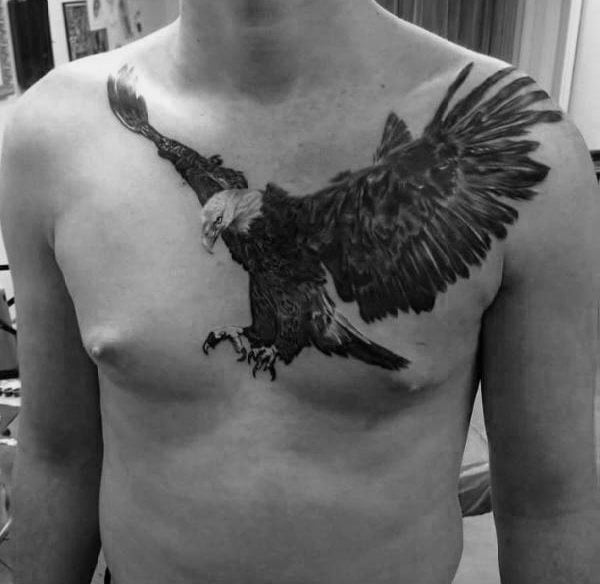 tatouage aigle poitrine 129