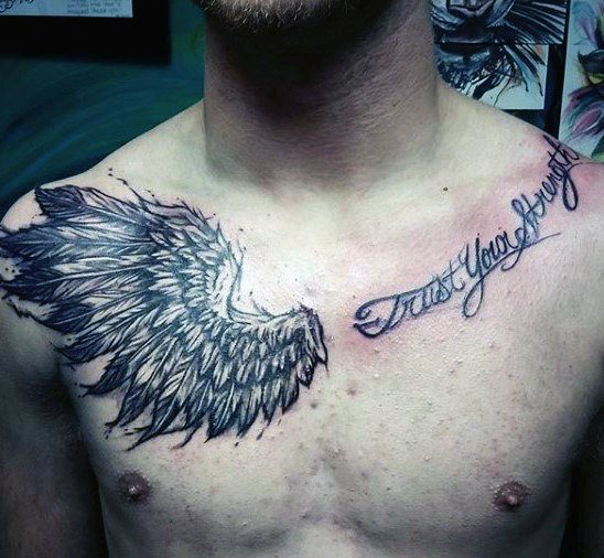 tatouage ailes sur la poitrine 31