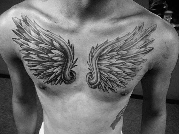 tatouage ailes sur la poitrine 73
