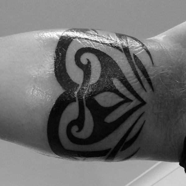 tatouage bracelet tribal 05