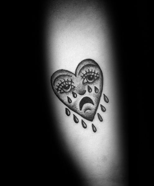 tatouage coeur qui pleure 98