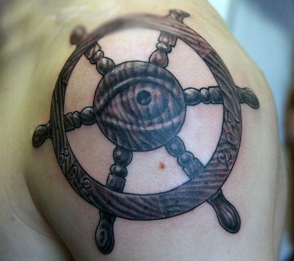 tatouage gouvernail de bateau 08
