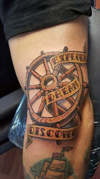 tatouage gouvernail de bateau 38