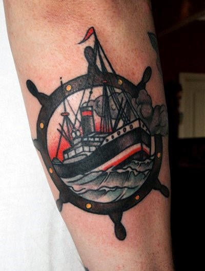 tatouage gouvernail de bateau 70
