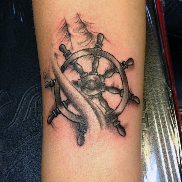 tatouage gouvernail de bateau 90