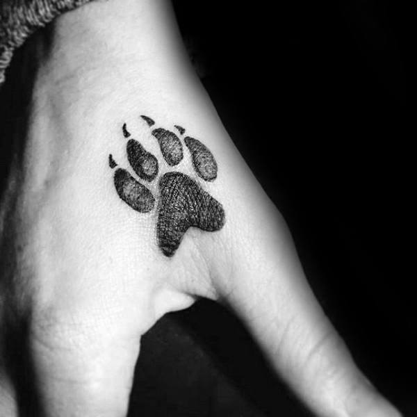 tatouage griffe empreintes loup 16