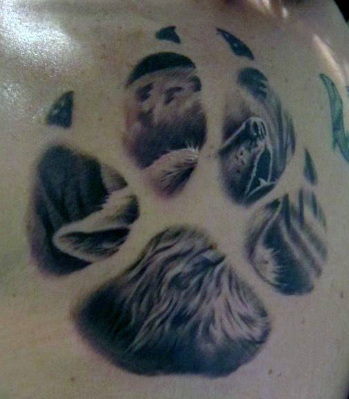 tatouage griffe empreintes loup 22