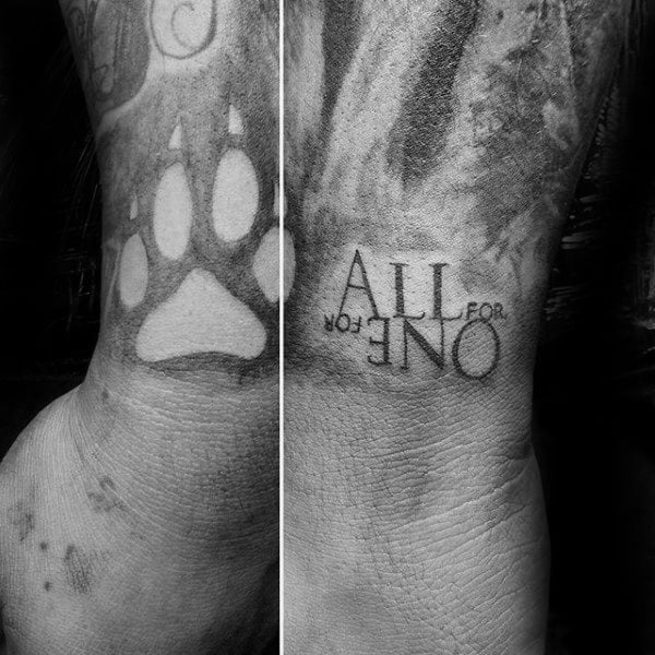 tatouage griffe empreintes loup 43