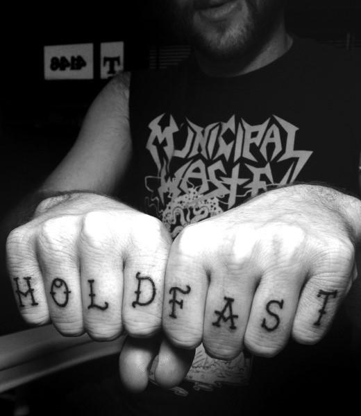 tatouage jointures des doigts 111