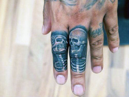 tatouage jointures des doigts 119
