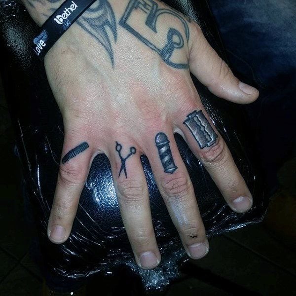 tatouage jointures des doigts 13