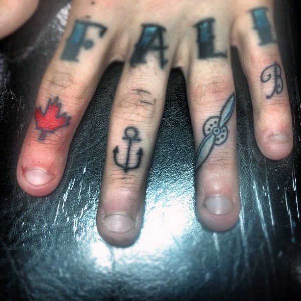 tatouage jointures des doigts 135