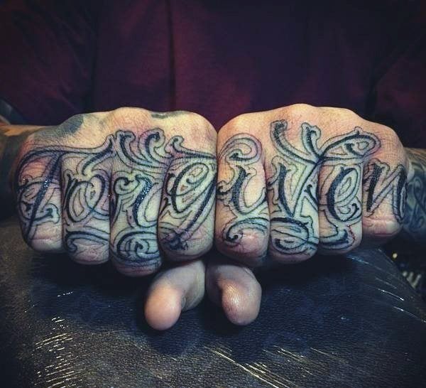 tatouage jointures des doigts 139