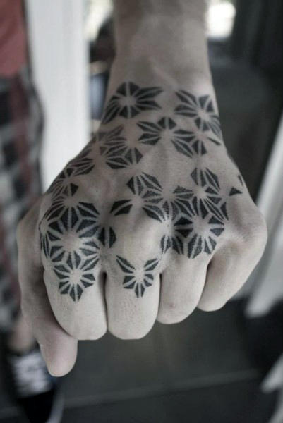 tatouage jointures des doigts 149
