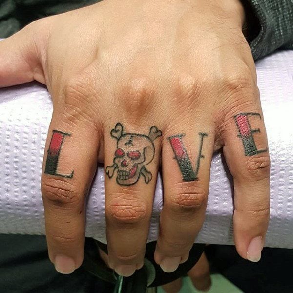tatouage jointures des doigts 17