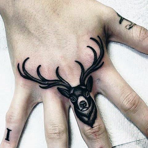 tatouage jointures des doigts 41