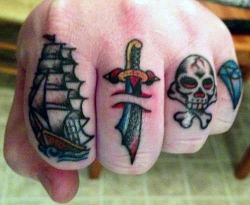 tatouage jointures des doigts 93