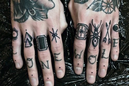 tatouage jointures des doigts 97