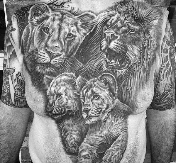 tatouage lion poitrine 37