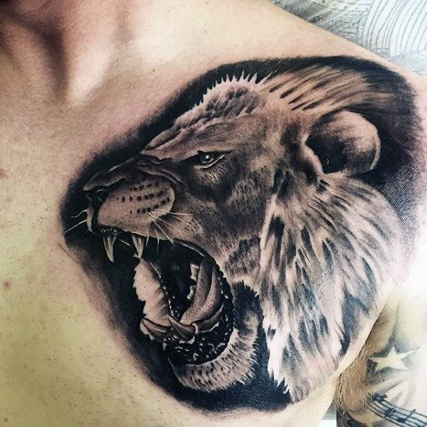 tatouage lion poitrine 79