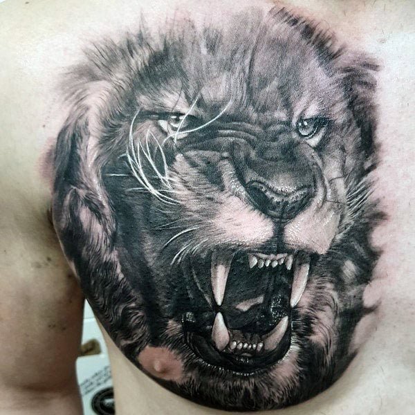 tatouage lion poitrine 93