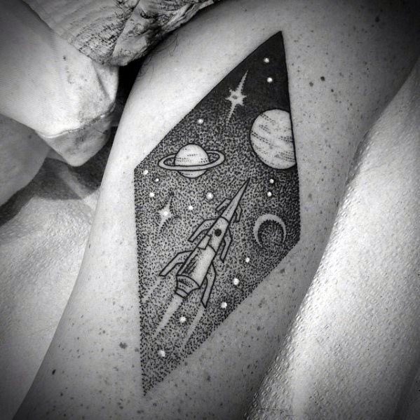 tatouage vaisseau spatial 28
