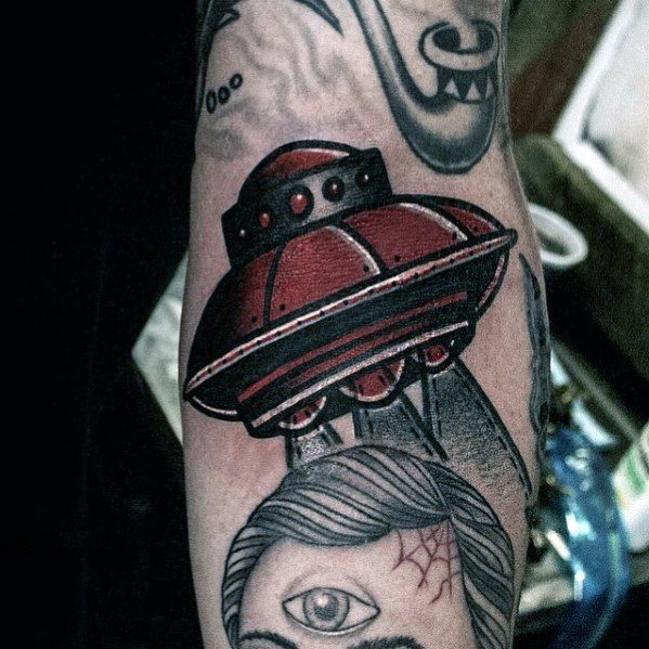 tatouage vaisseau spatial 40