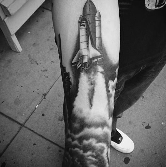 tatouage vaisseau spatial 52