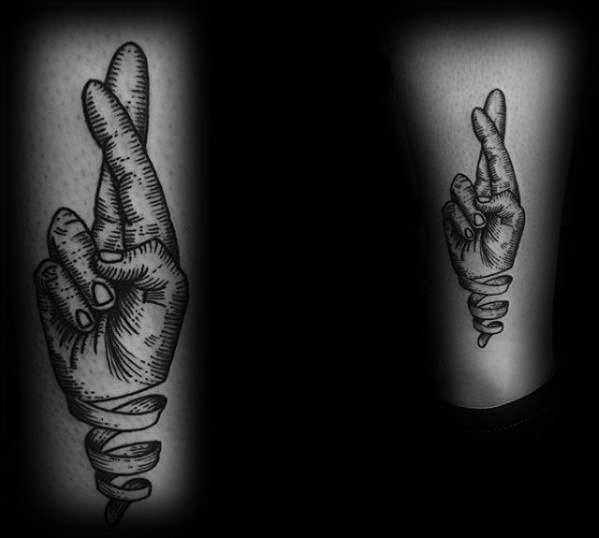tatouage doigts croises 35