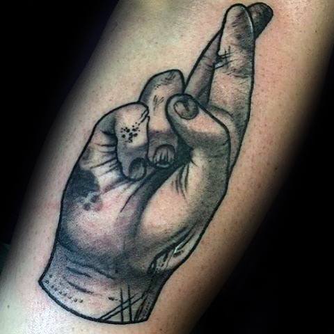 tatouage doigts croises 38