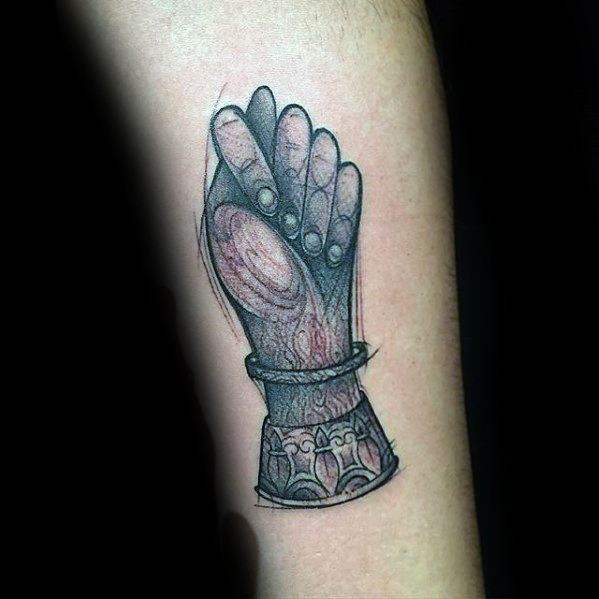 tatouage doigts croises 89