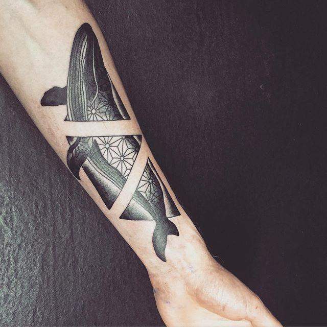 tatouage baleine 209