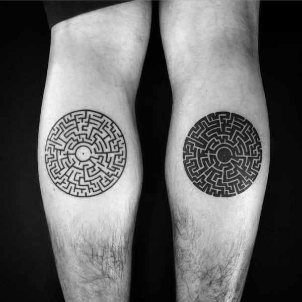tatouage labyrinthe 107