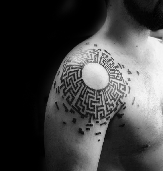 tatouage labyrinthe 115