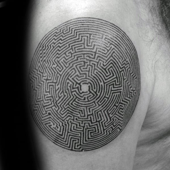 tatouage labyrinthe 131