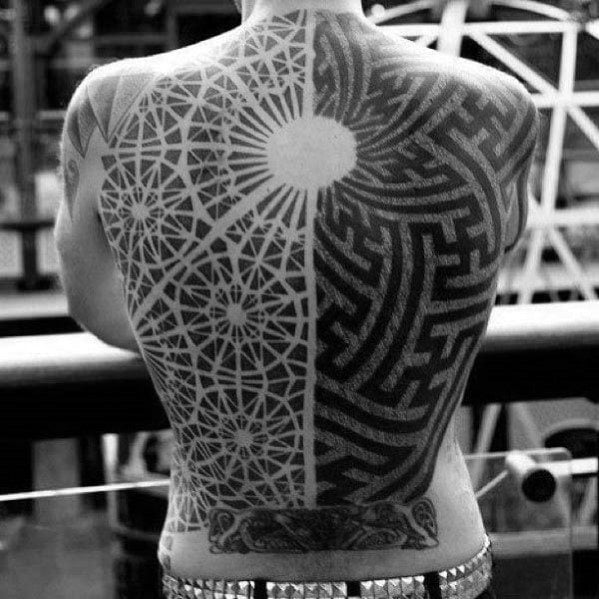 tatouage labyrinthe 175